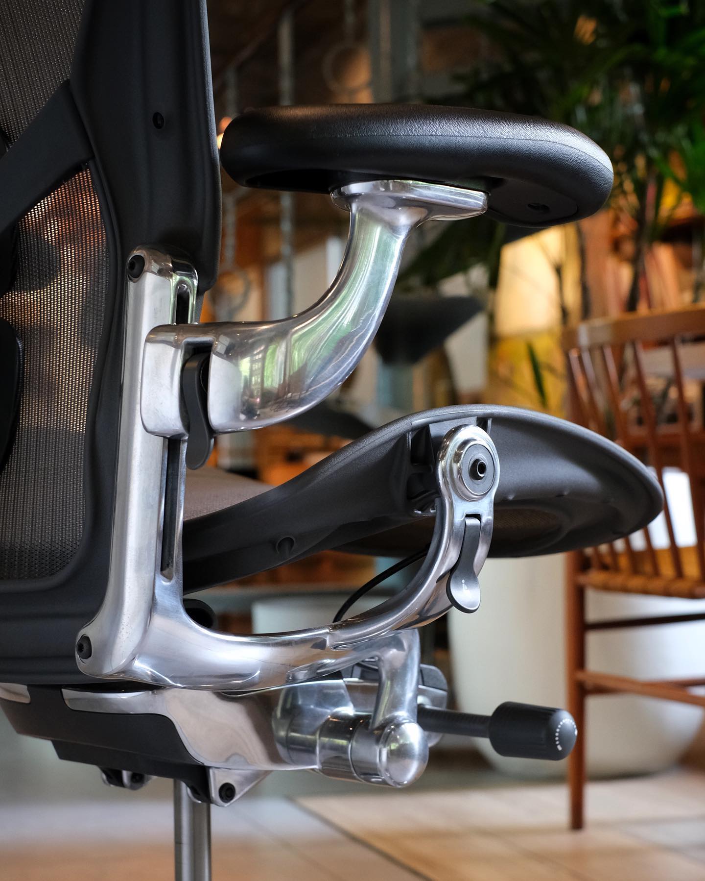 Herman Miller Aeron Remastered Chair, Graphite, Polished Aluminum